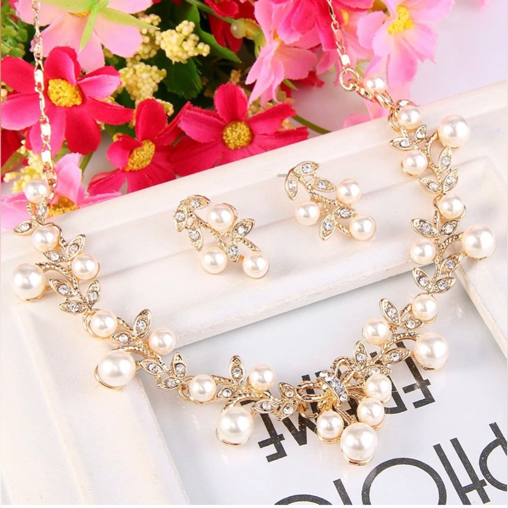 Gold & Pearl Necklace/Earring Set